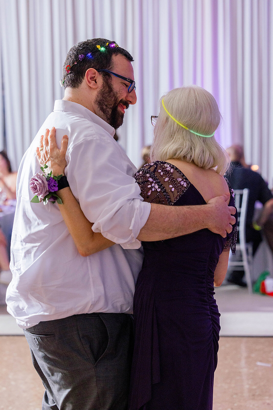 Eliana-Melmed-Photography-Chicago-LosAngeles-Jewish-WeddingPhotography-ElianaSklar-DanceFloor-00271