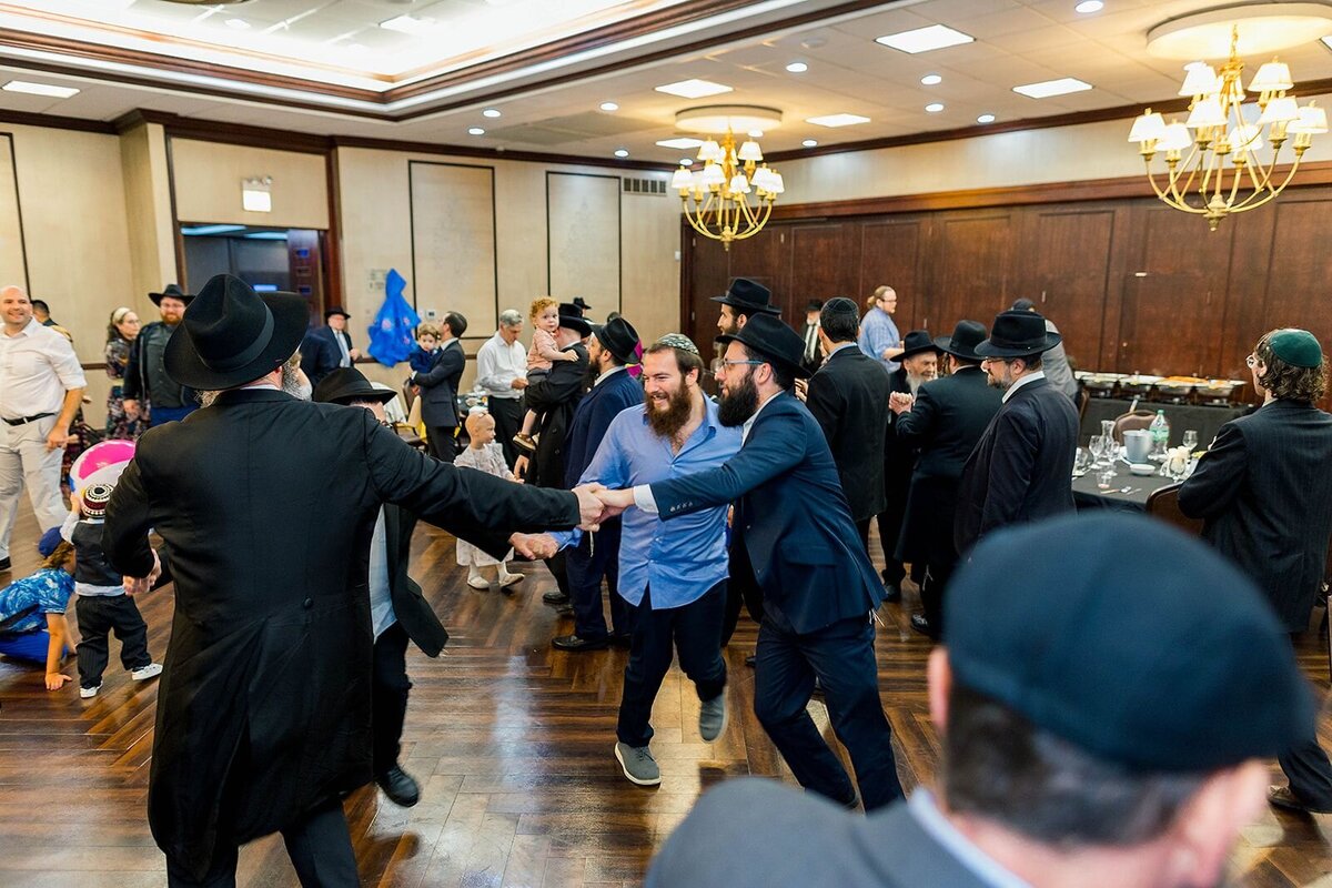 Eliana-Melmed-Photography-Chicago-LosAngeles-Jewish-WeddingPhotographer-CarmiKalman-MensDancing-00123