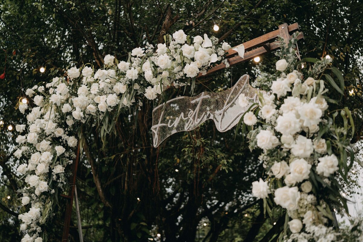 white-roses-floral-arch