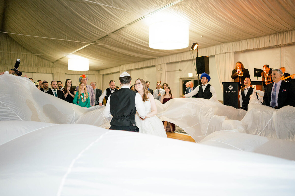 Eliana-Melmed-Photography-Chicago-LosAngeles-Jewish-WeddingPhotography-SimchaDancing-00034