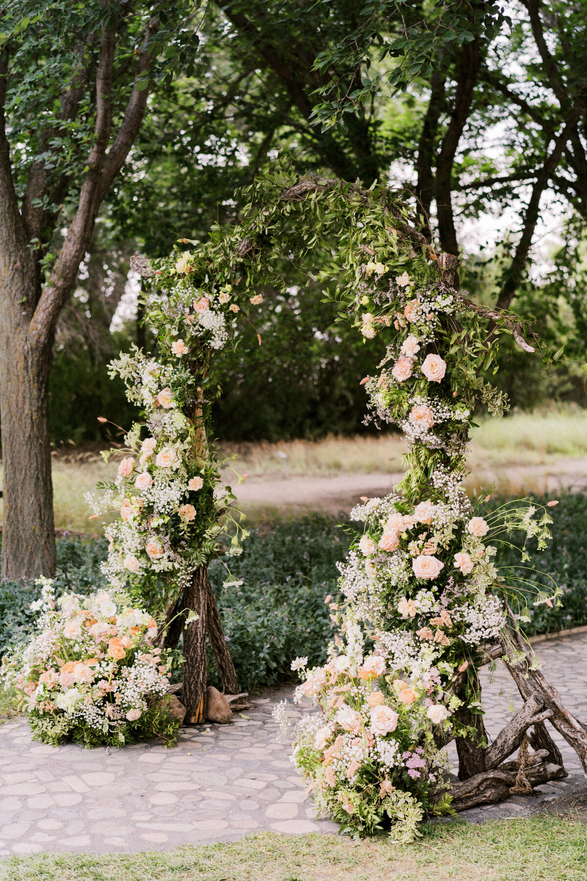 floral-and-field-design-bespoke-wedding-floral-styling-calgary-alberta-yoon-taesuk-2-45