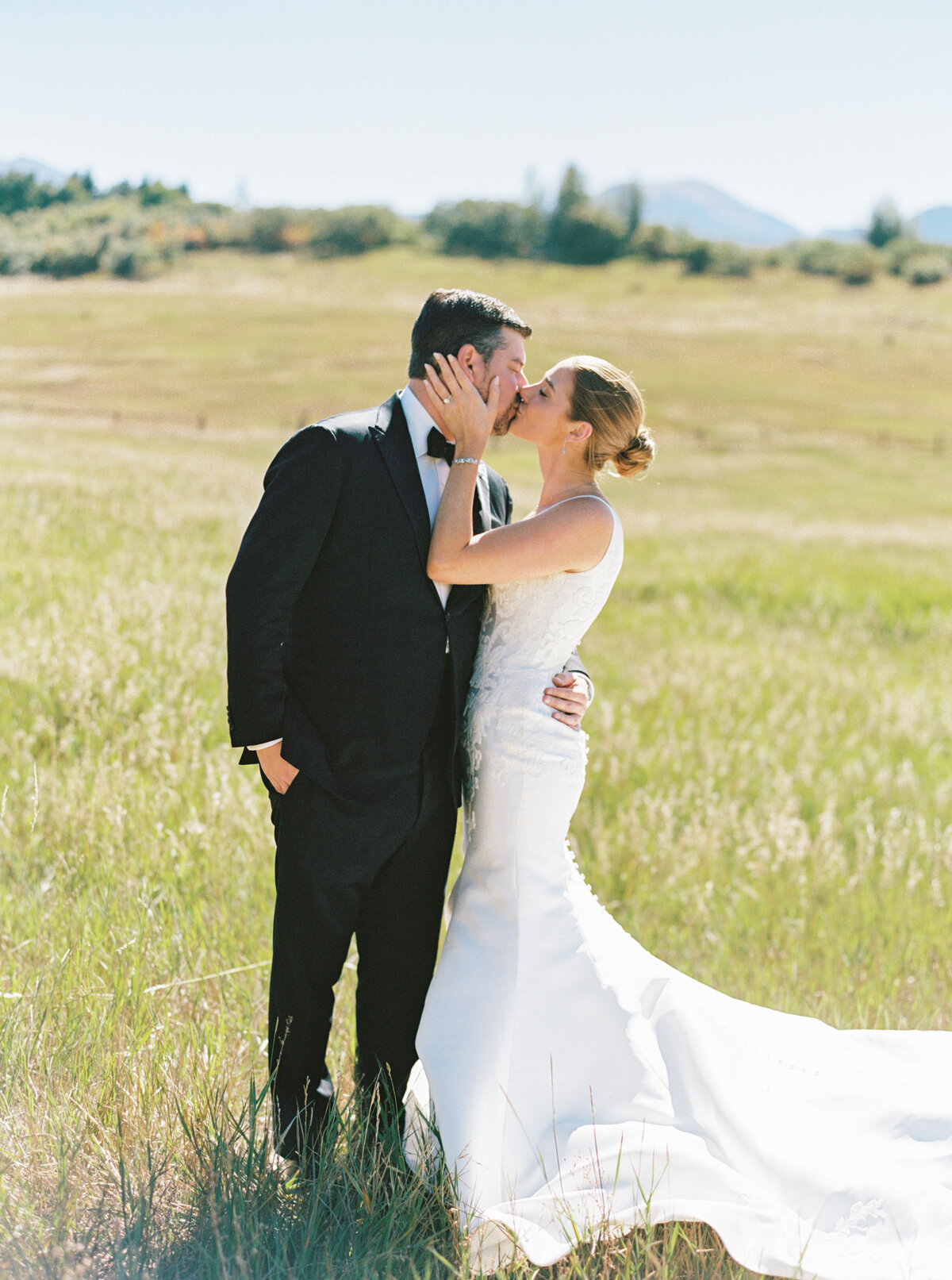 Bride and groom photos in Aspen field