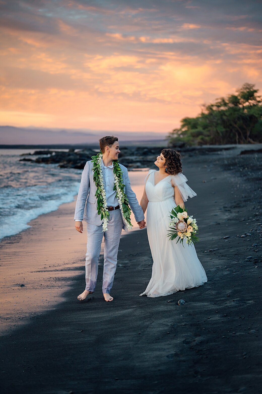 hawaii-black-sand-beach-elopement_0036