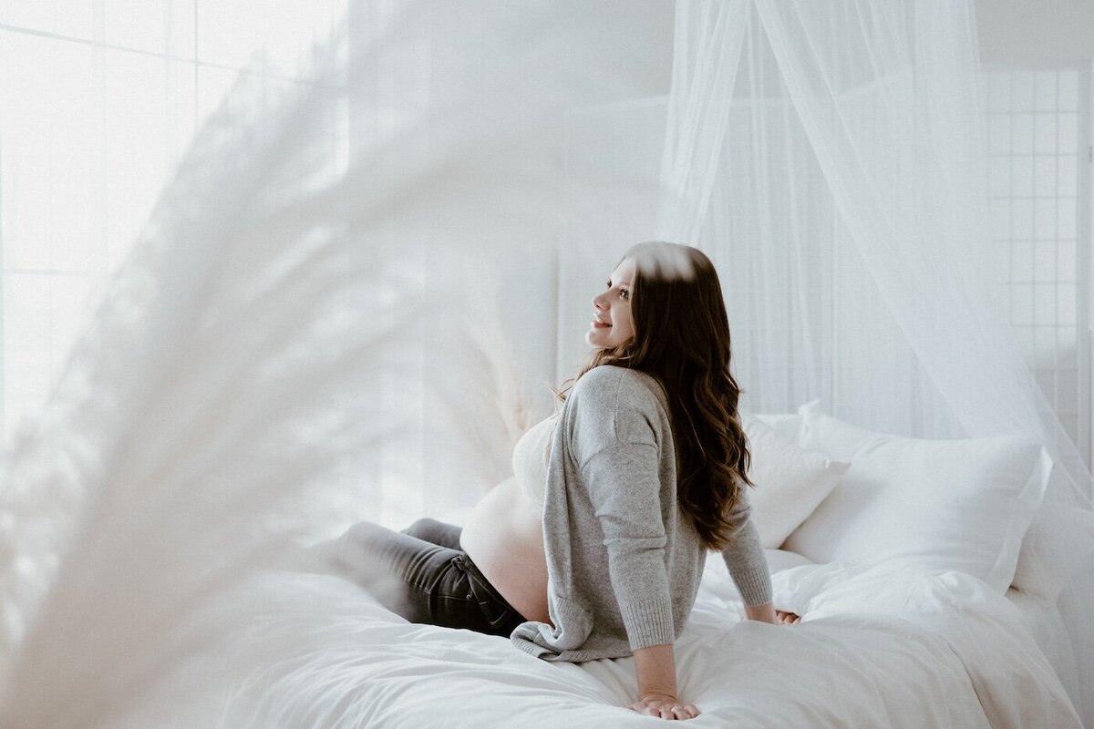 bright-and-airy-maternity-session-lux-rae-loft-3