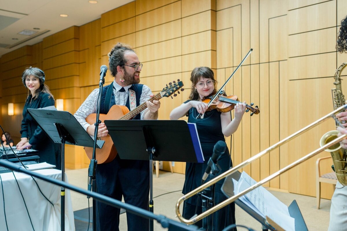 Eliana-Melmed-Photography-Chicago-LosAngeles-Jewish-WeddingPhotography-ShulaNoah-Simcha-Dancing-00050