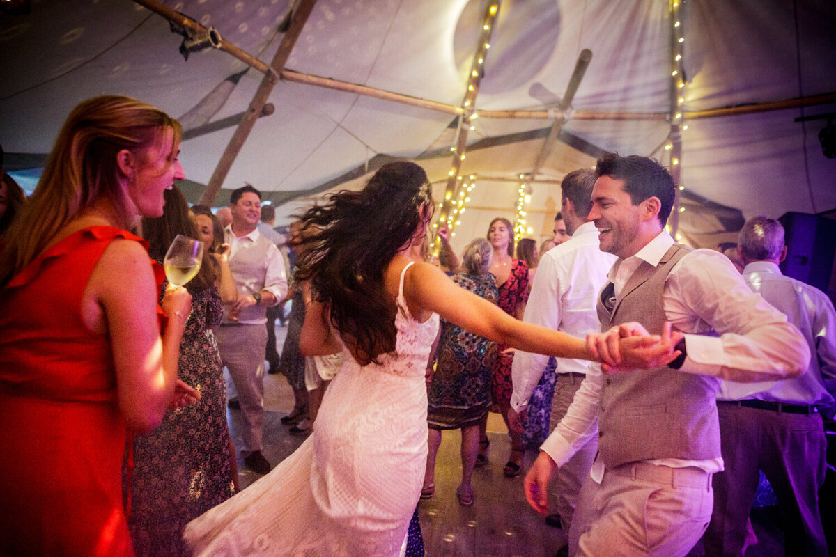 wedding couple dancing