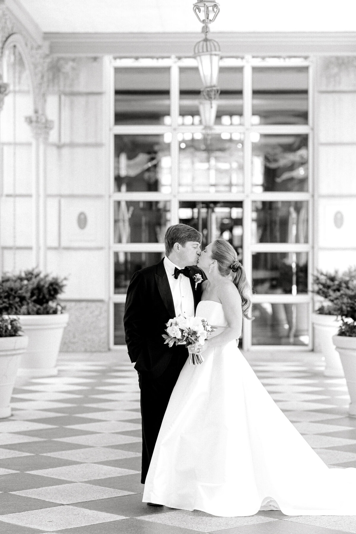 Hannah & Jason's Wedding at Hotel Crescent Court Club Perkins Chapel | Dallas Wedding Photographer | Sami Kathryn Photography-66