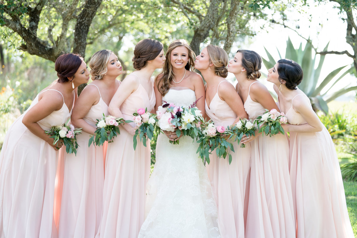 terrace club wedding photographer bride bridesmaids bouquet kiss cute 2600 US-290, Dripping Springs, TX 78620