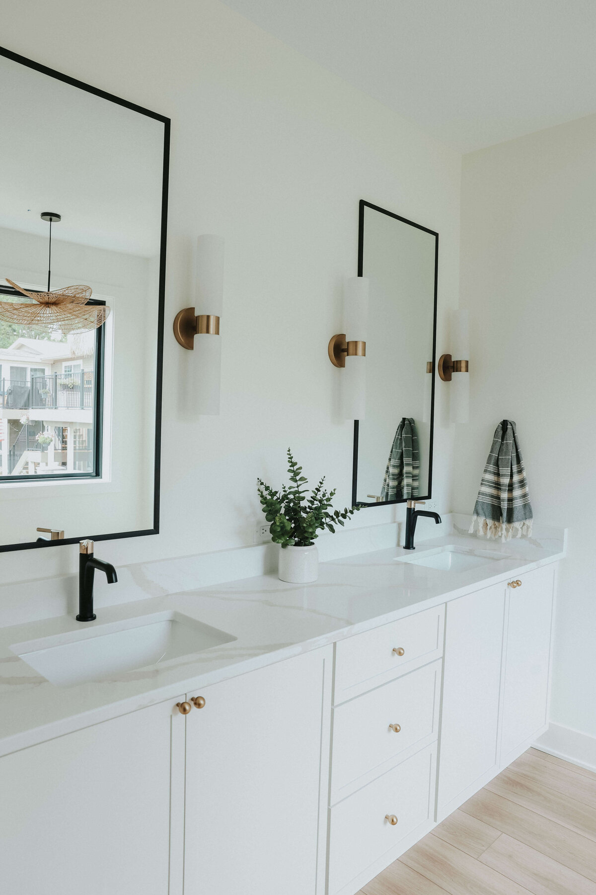 4171-Bathroom-Panora-Central-Iowa-Custom-Home-JRL-Builders-E23A3695