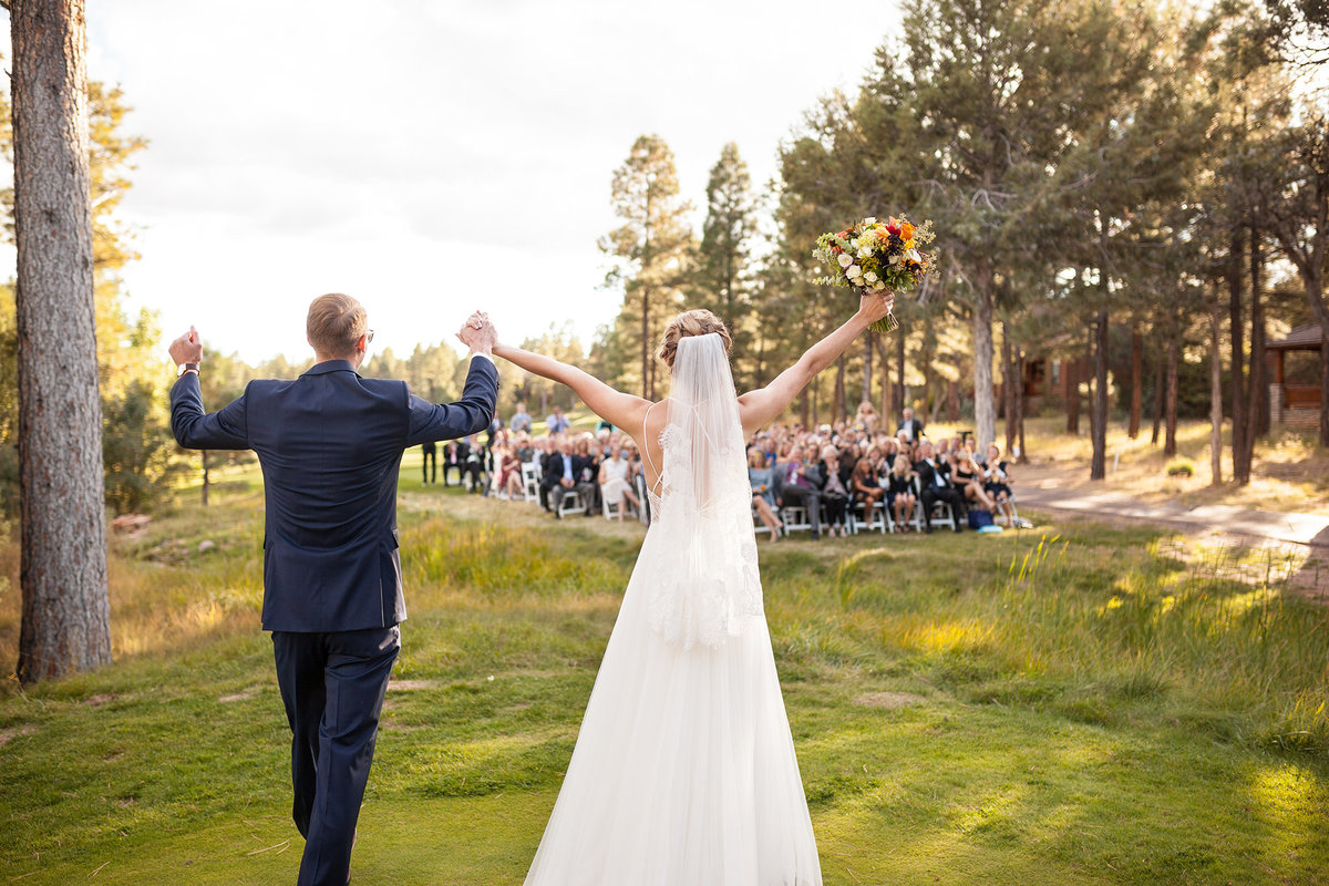 Brooke-and-Doug_husband-and-wife-wedding-photographers-phoenix-arizona_fall-wedding_16