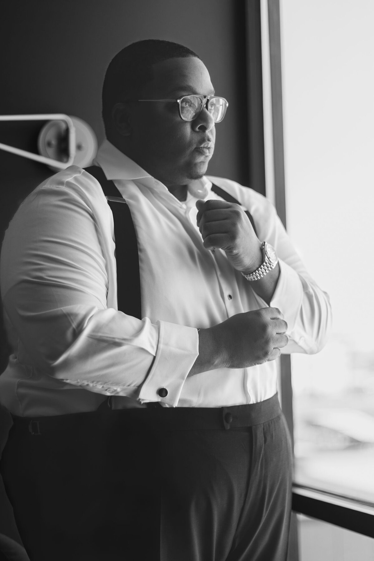 groom getting ready for his wedding in Atlanta Georgia 