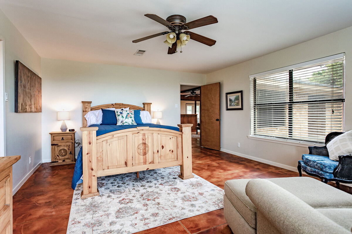 Large bedroom with comfortable additional seating in this three-bedroom, two-bathroom ranch house for 7 with incredible hiking, wildlife and views.