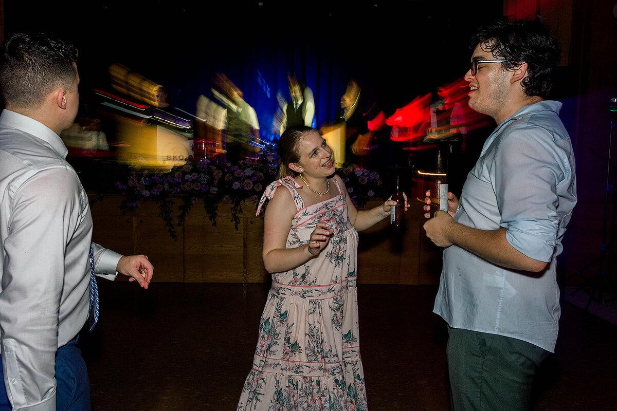 Eliana-Melmed-Photography-Chicago-LosAngeles-Jewish-WeddingPhotography-ElianaSklar-DanceFloor-00376