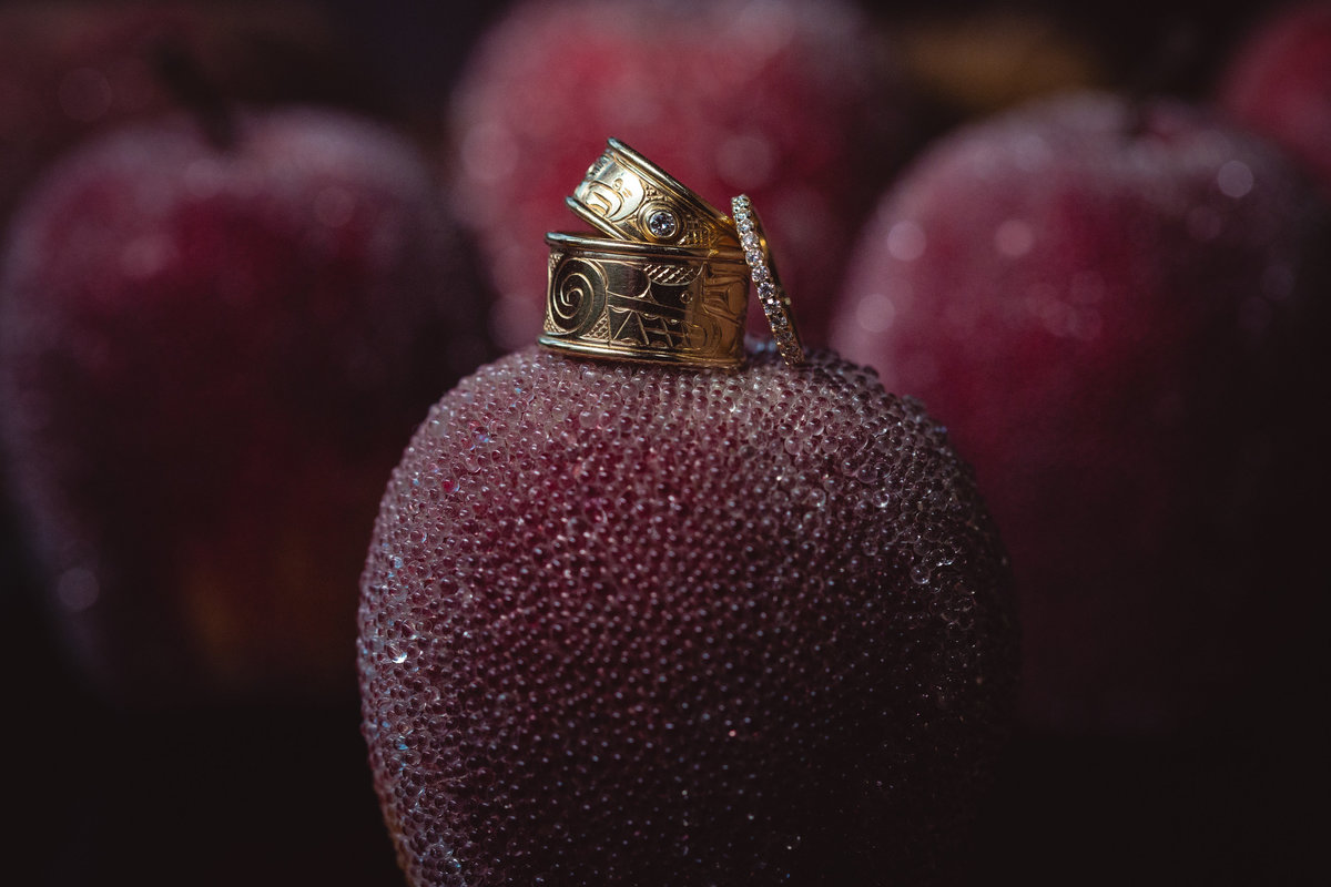 wedding rings on apples at merridale