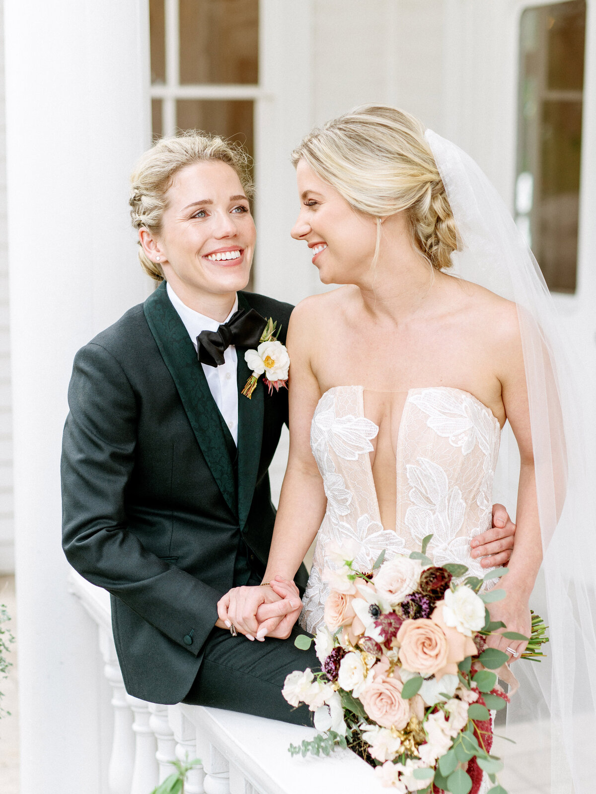Austin-LGBTQ-Wedding-Photographers-AlexPaige-AllanHouse-featherandtwine41