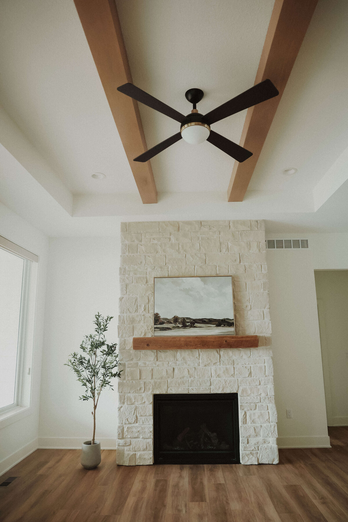 4108-Livingroom-Panora-Central-Iowa-Custom-Home-JRL-Builders-E23A9002