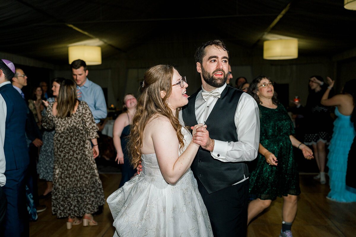 Eliana-Melmed-Photography-Chicago-LosAngeles-Jewish-WeddingPhotography-Dancefloor-00024