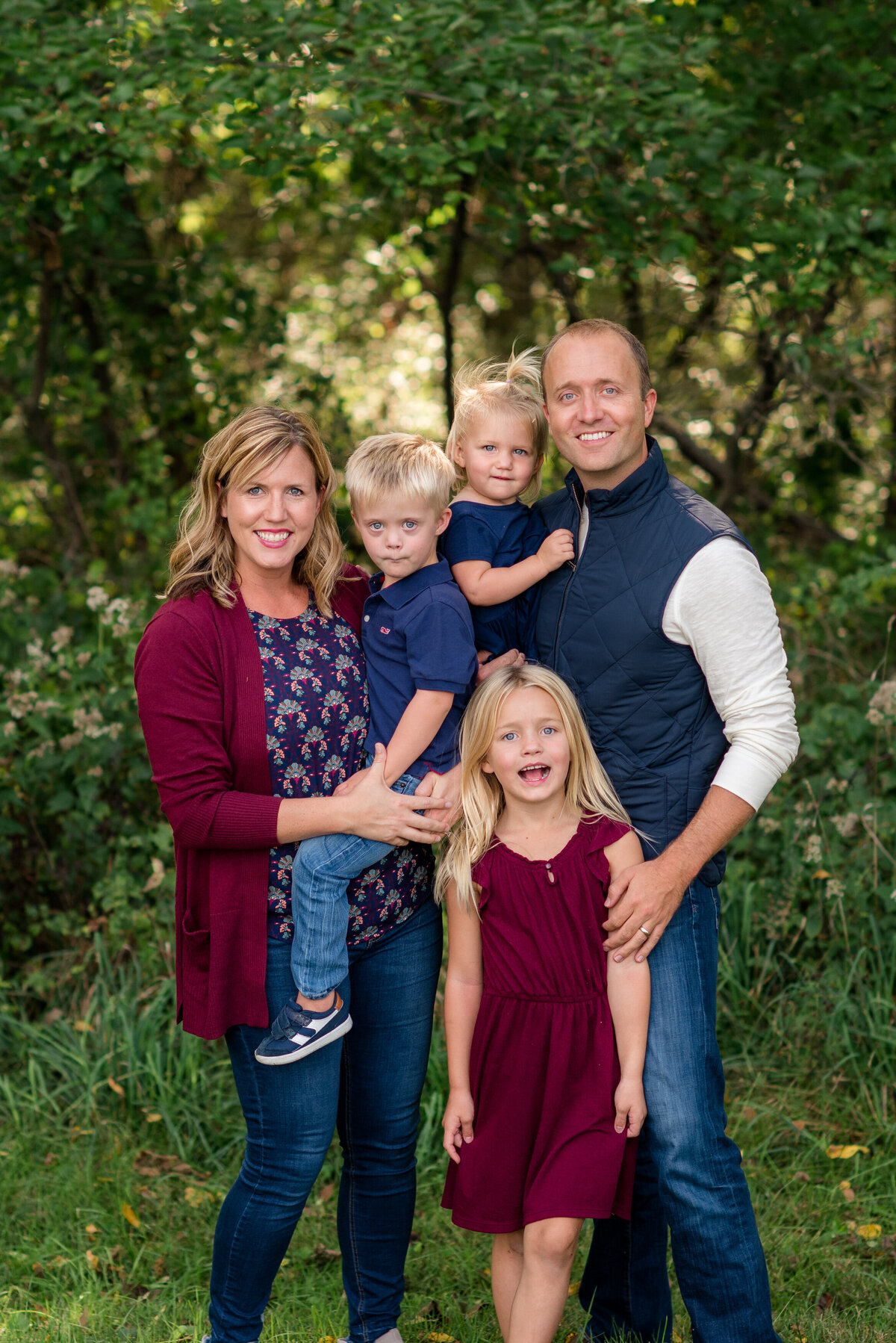 Des-Moines-Iowa-Family-Photographer-Theresa-Schumacher-Photography-Fall-Navy-Burgundy