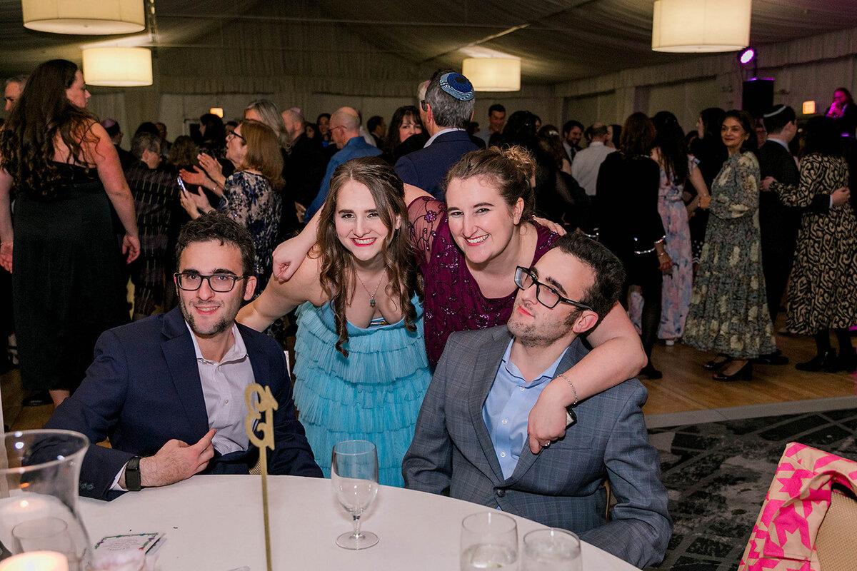 Eliana-Melmed-Photography-Chicago-LosAngeles-Jewish-WeddingPhotography-Dancefloor-00112
