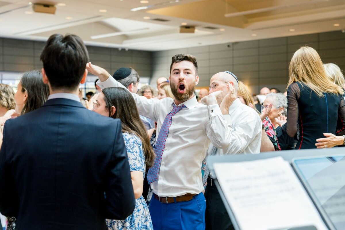 Eliana-Melmed-Photography-Chicago-LosAngeles-Jewish-WeddingPhotography-ShulaNoah-Simcha-Dancing-00061