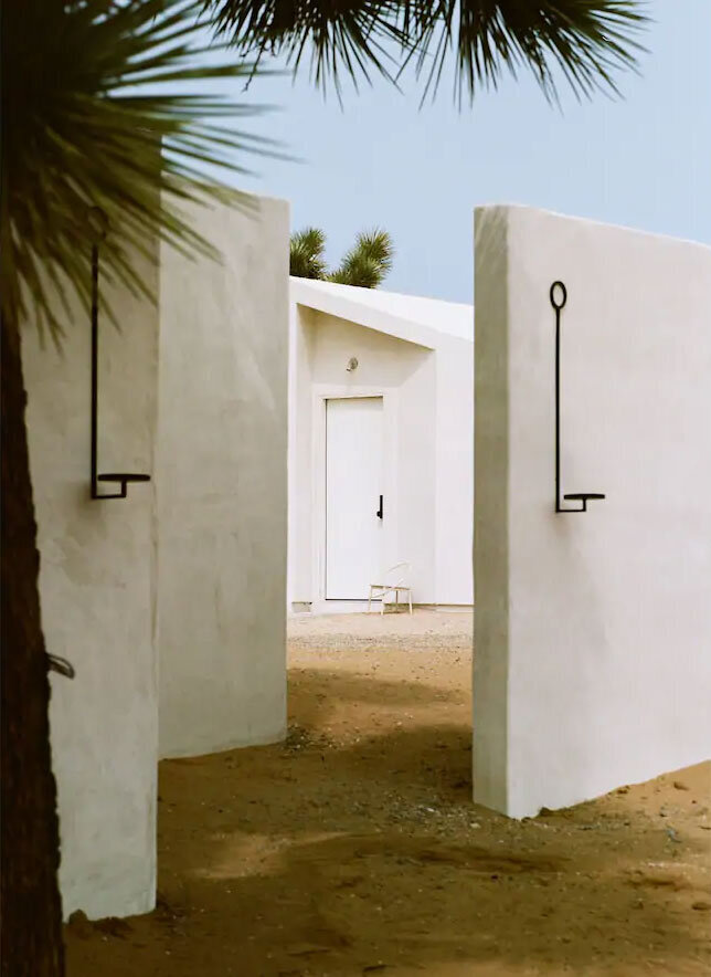 le-chacuel-airbnb-minimalist-exterior