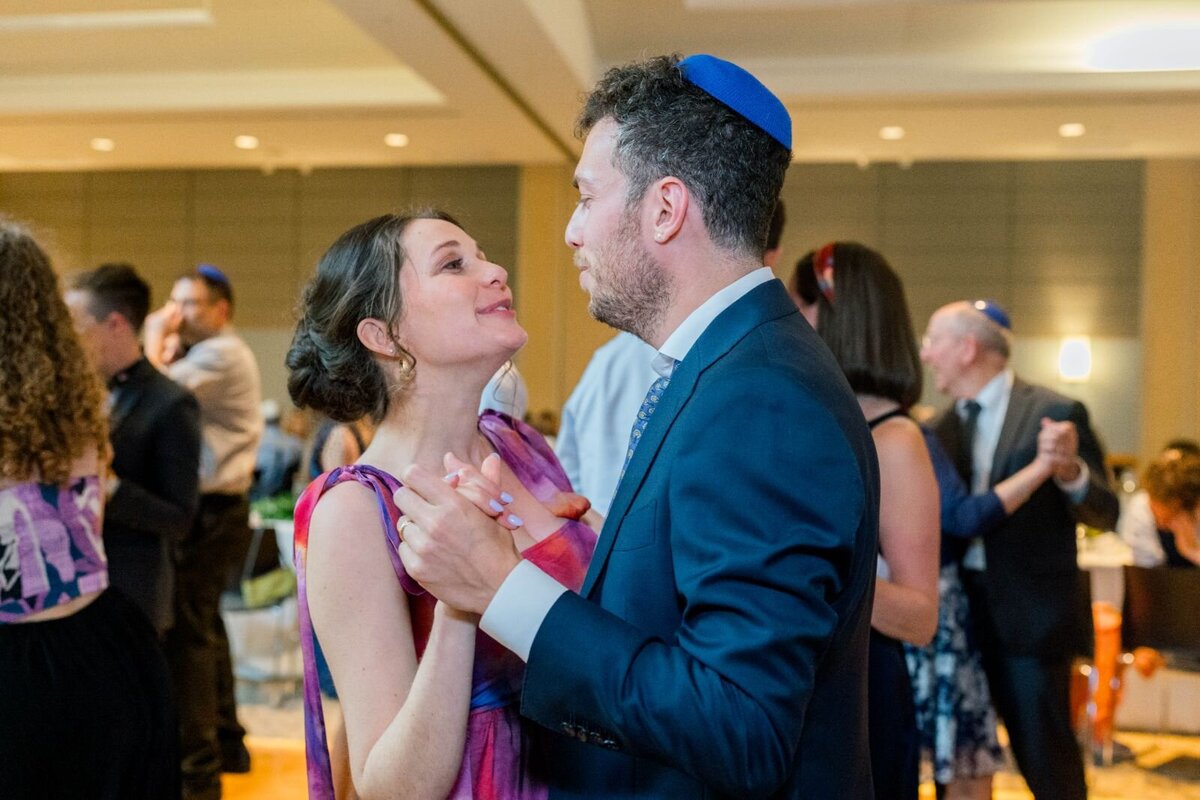 processed_ElianaMelmedPhotography_JewishWeddingPhotographer_ShulaNoah_Dancing-241