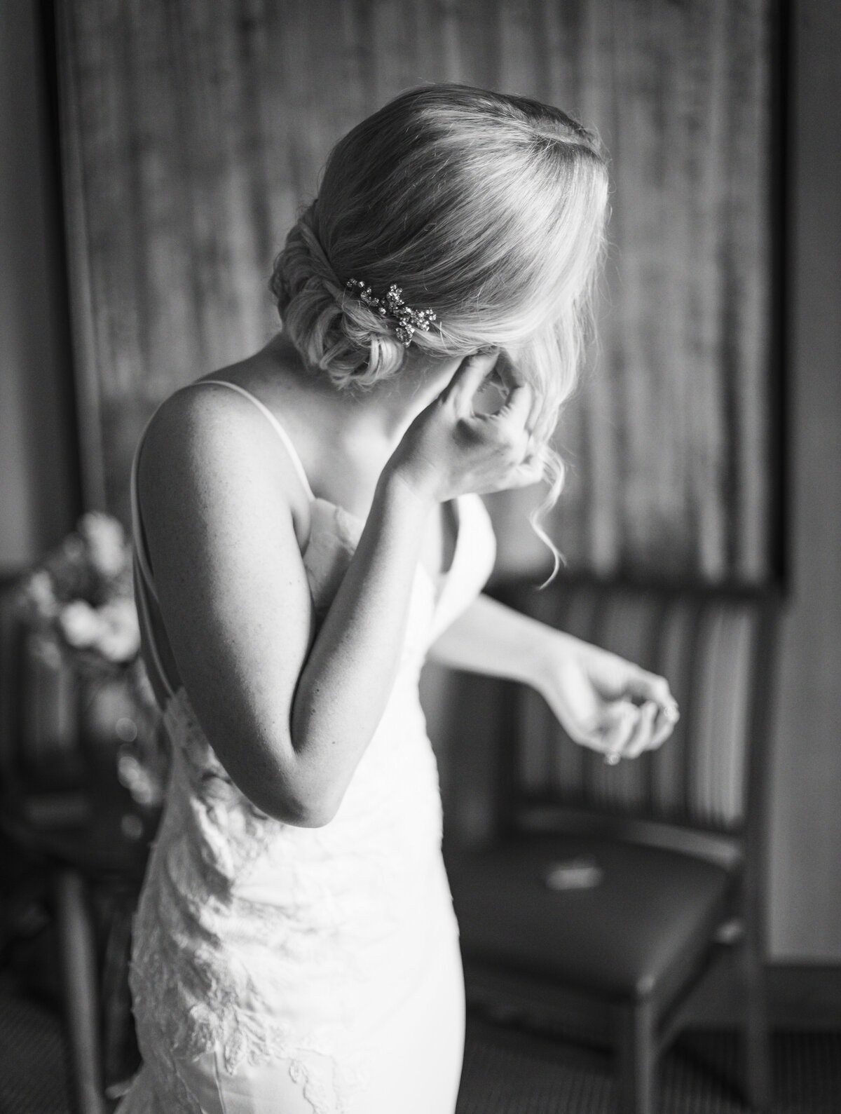 bride getting ready picture