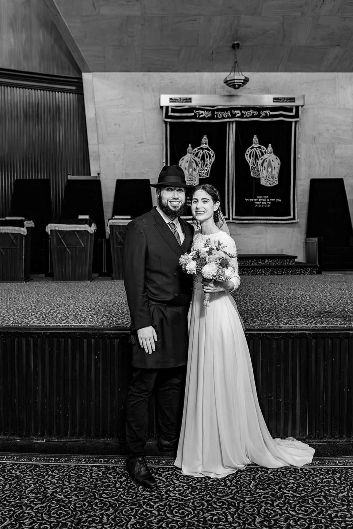 Eliana-Melmed-Photography-Chicago-LosAngeles-Jewish-WeddingPhotographer-CarmiKalman-CouplesPortraits-00015