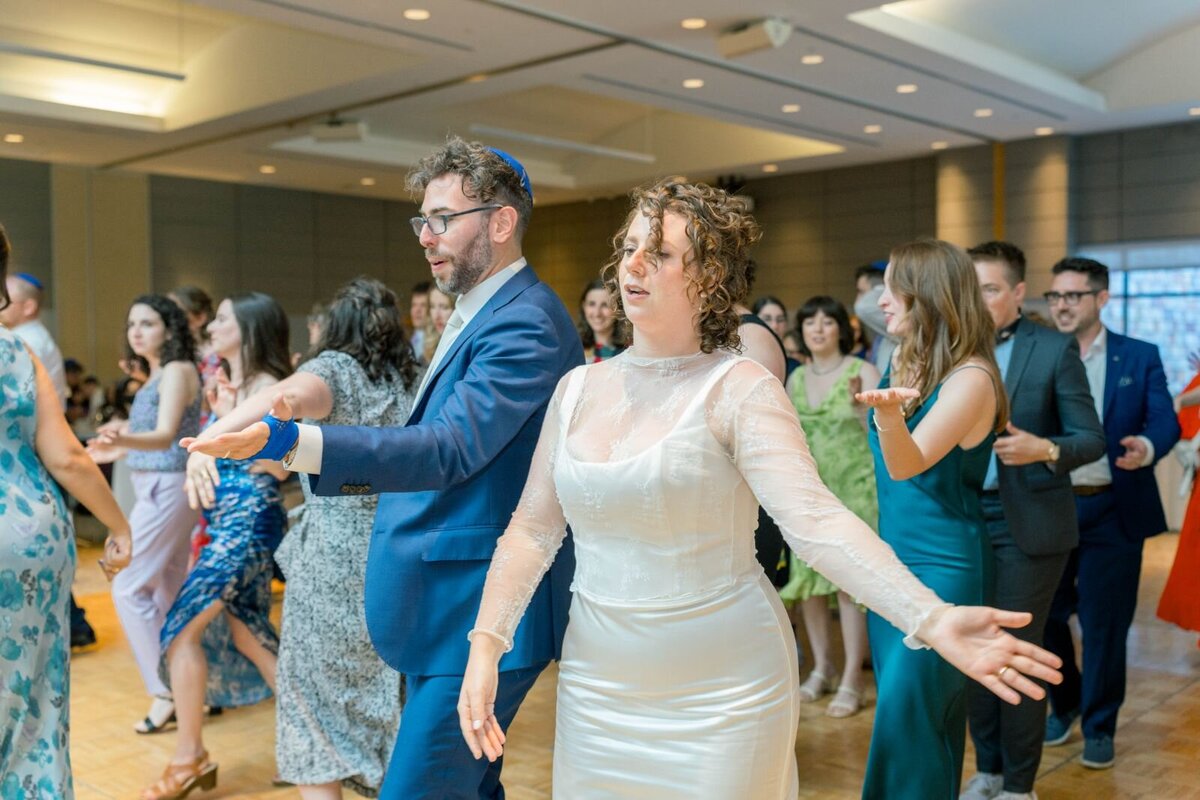 processed_ElianaMelmedPhotography_JewishWeddingPhotographer_ShulaNoah_Dancing-134