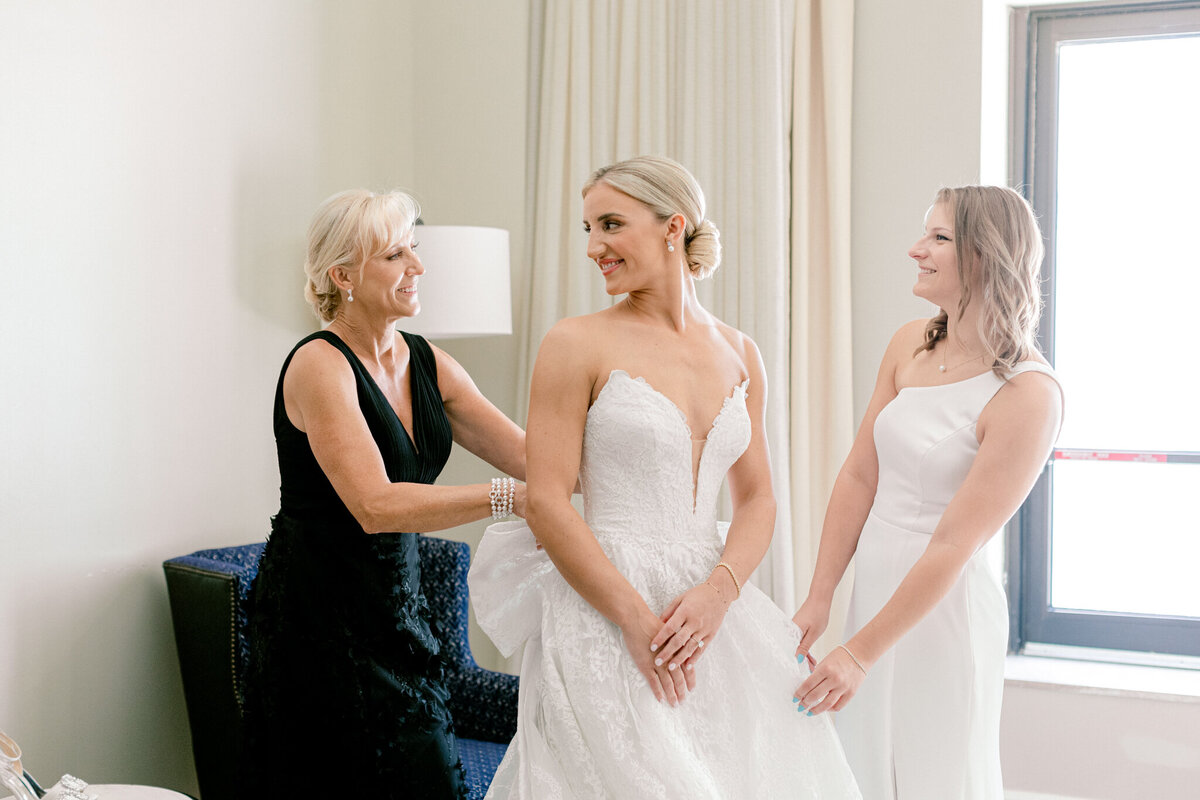 Katelyn & Kyle's Wedding at the Adolphus Hotel | Dallas Wedding Photographer | Sami Kathryn Photography-59