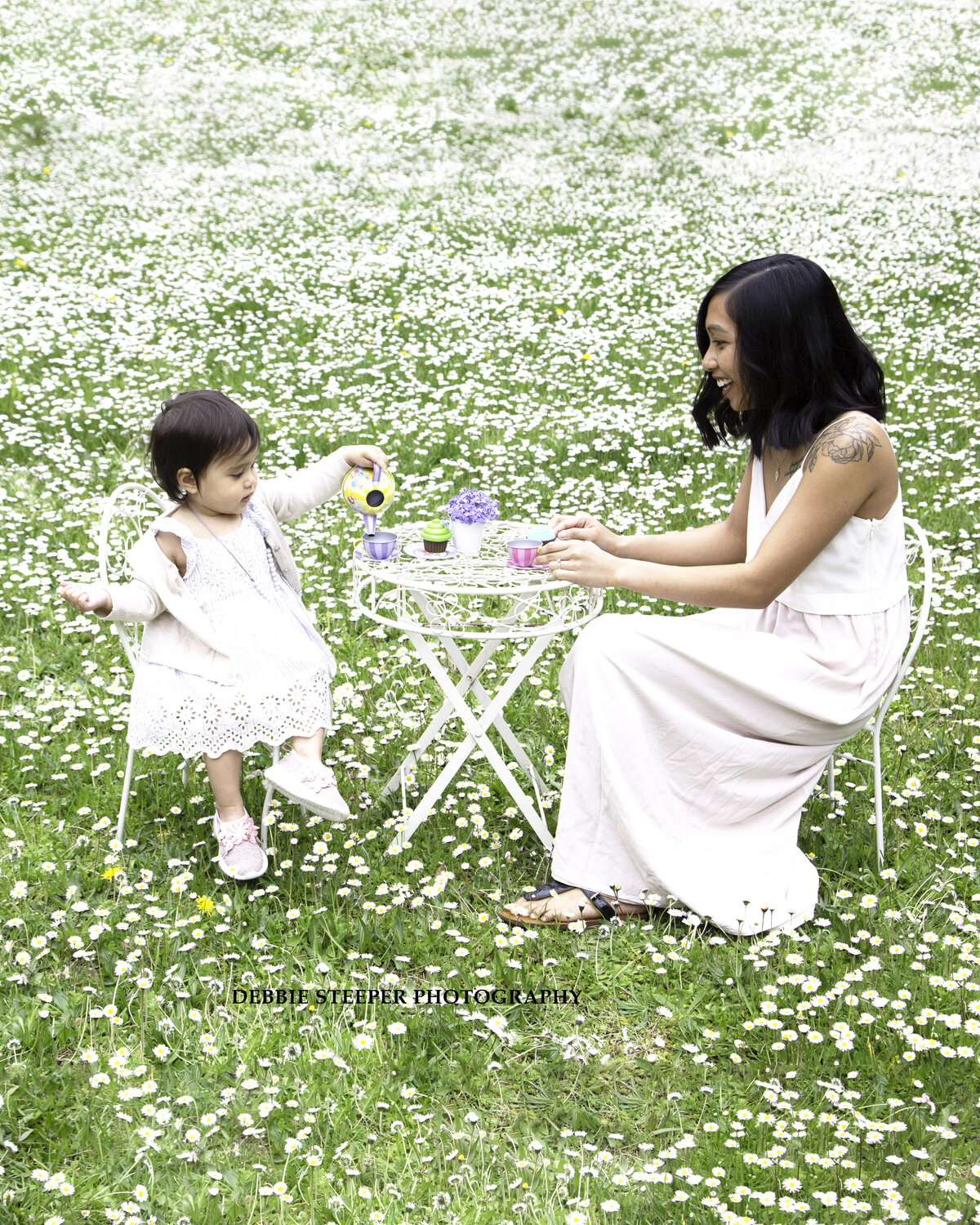 tea-party-with-mom-garden-daisies-mom-daughter-white-dresses-debbie-steeper-photography