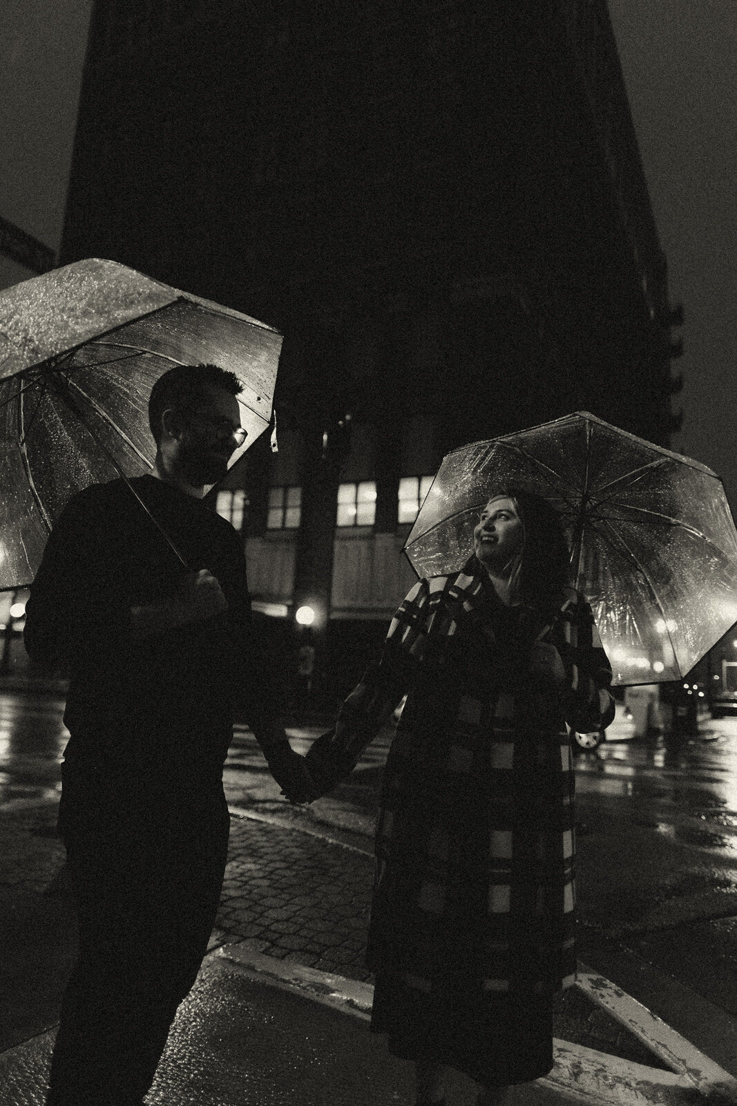 couples-rain-playful-night-session-downtown-moody-umbrella-film-illinois-1