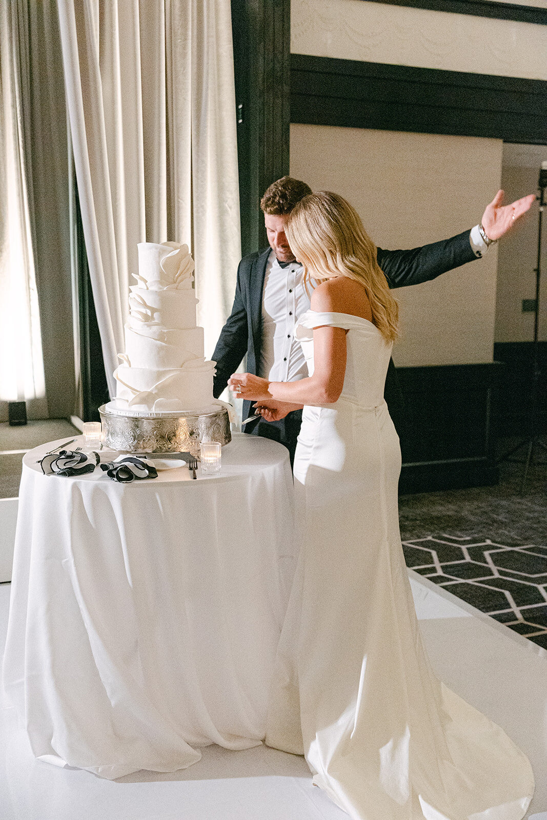 Chic outdoor wedding ceremony at Nemacolin resort in Pennsylvania