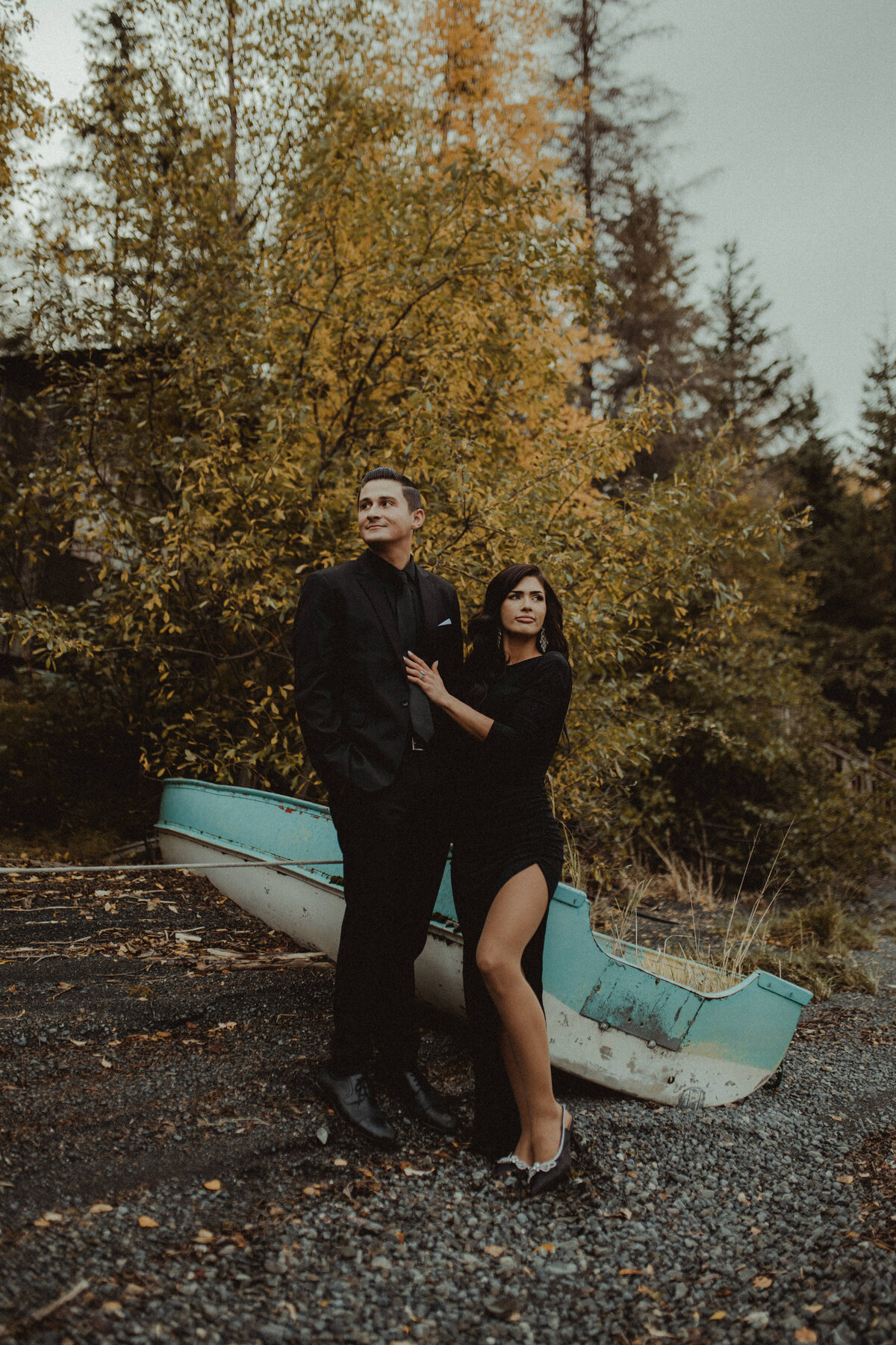 alaska couples photos with adventure couples