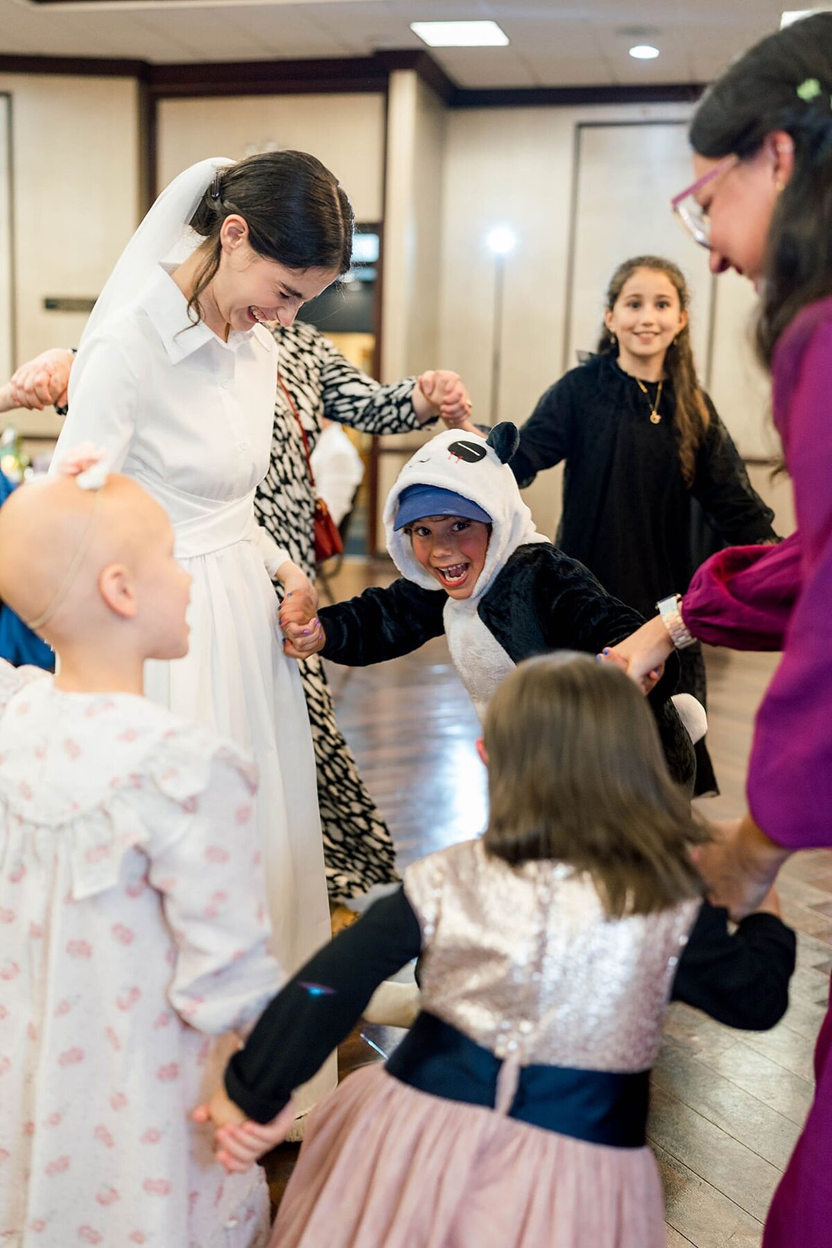 Eliana-Melmed-Photography-Chicago-LosAngeles-Jewish-WeddingPhotographer-CarmiKalman-WomensDancing-00114
