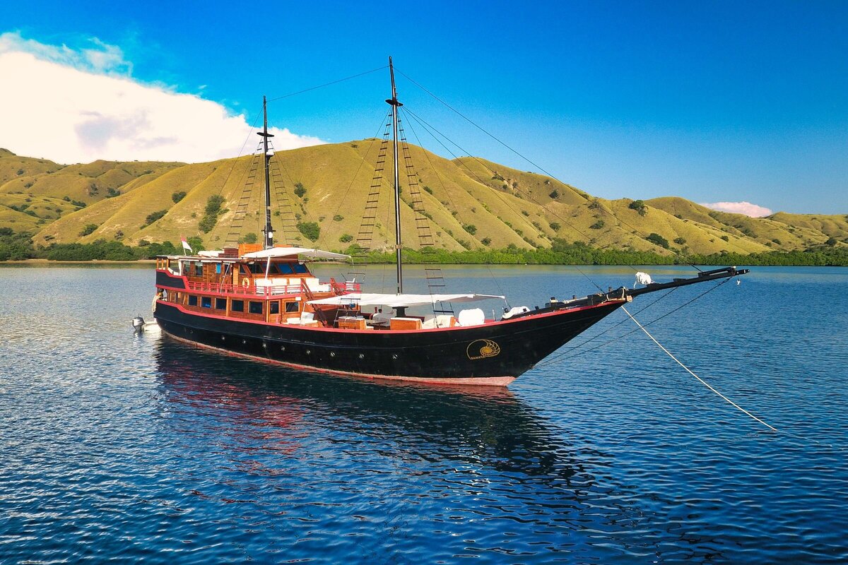 Samata Luxury Yacht Charter Komodo Boat Samata 1