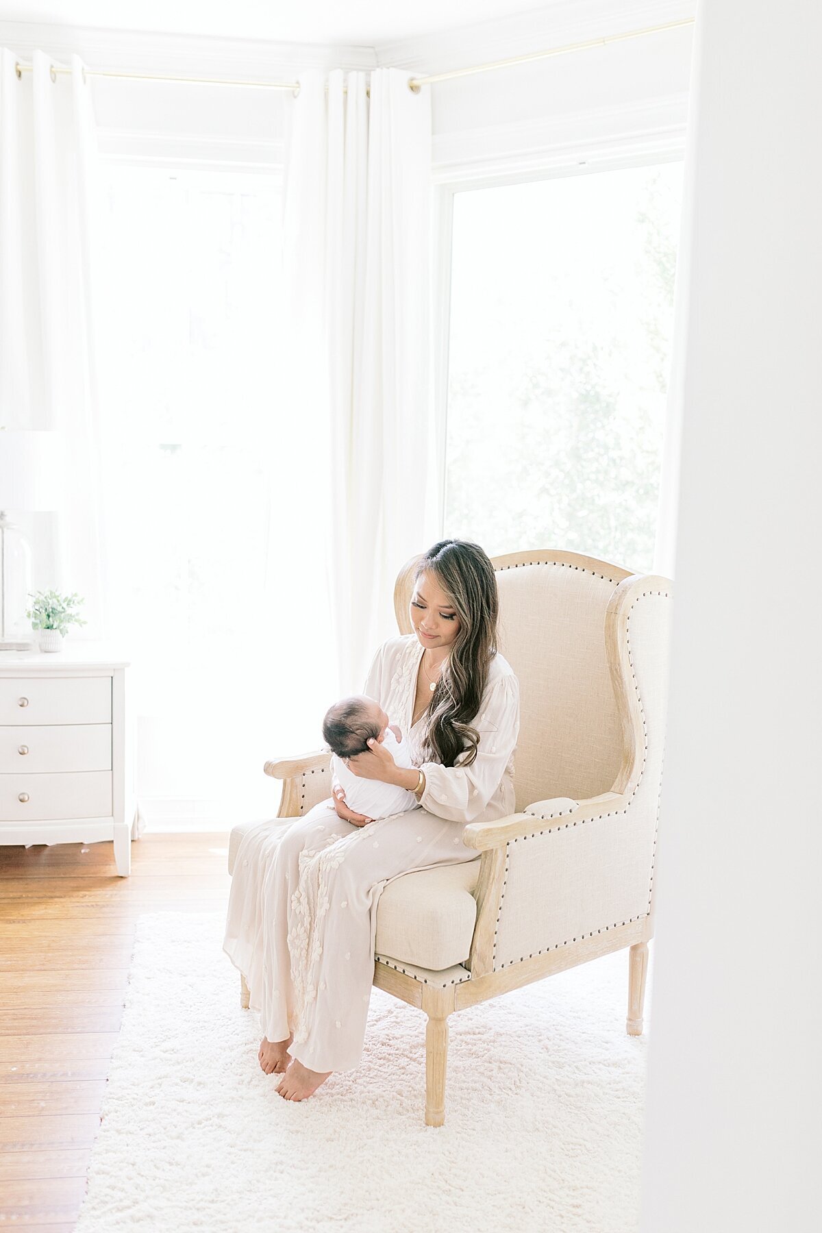 in-home-lifestyle-session-charleston-newborn-photographer-caitlyn-motycka-photography_0017