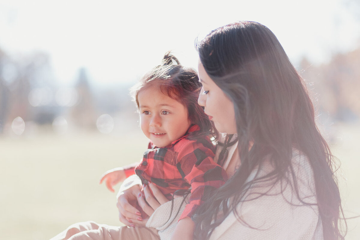 family-photo-session-at-fort-vancouver-washington