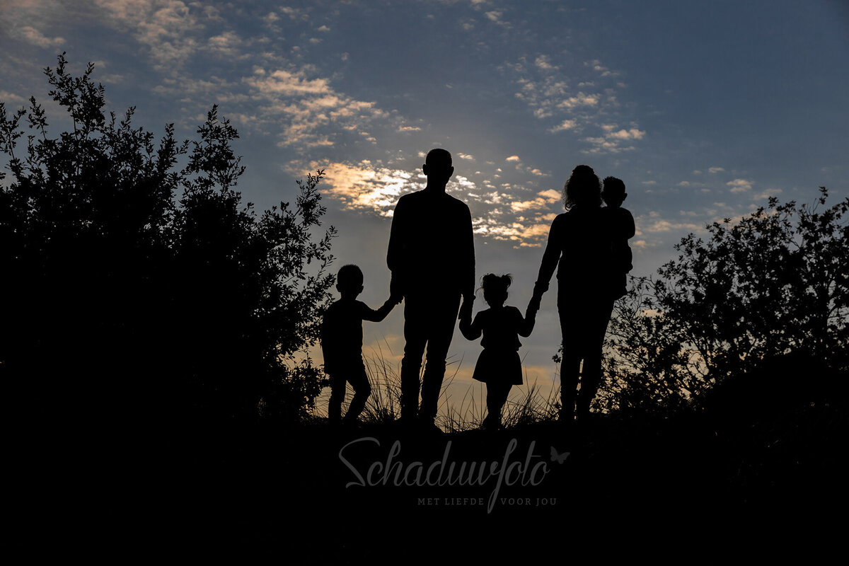Schaduwfoto-Silhouet-in-samenwerking-met-Das-Knuss-Fotografie-Soesterduinen-altijd-een-kind-te-kort-ik-mis-je-