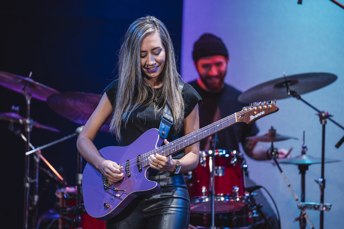Lari Basilio live by Eduardo Orelha