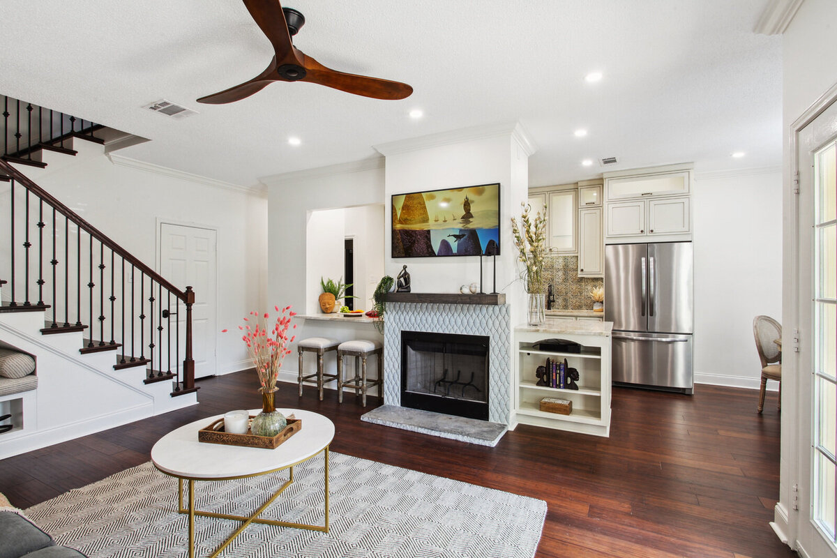 232313_005_1600x1067_mls