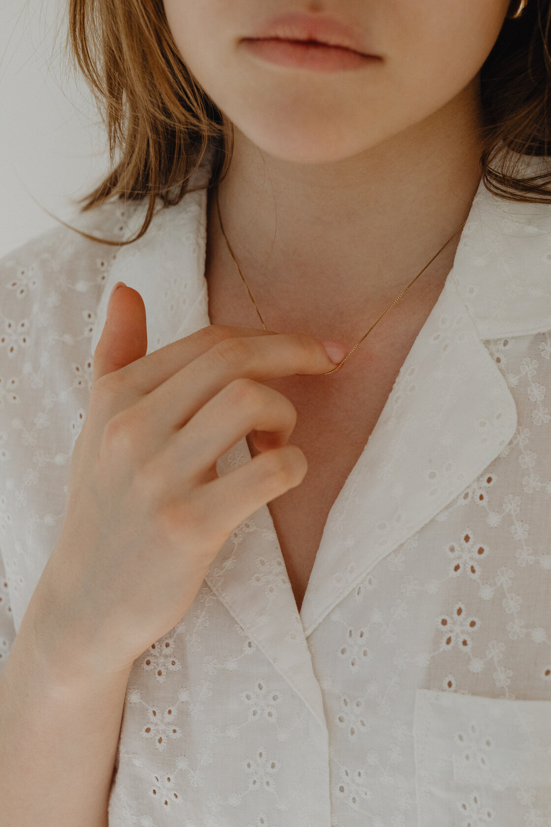 kaboompics_woman-in-white-cotton-pajamas-31719