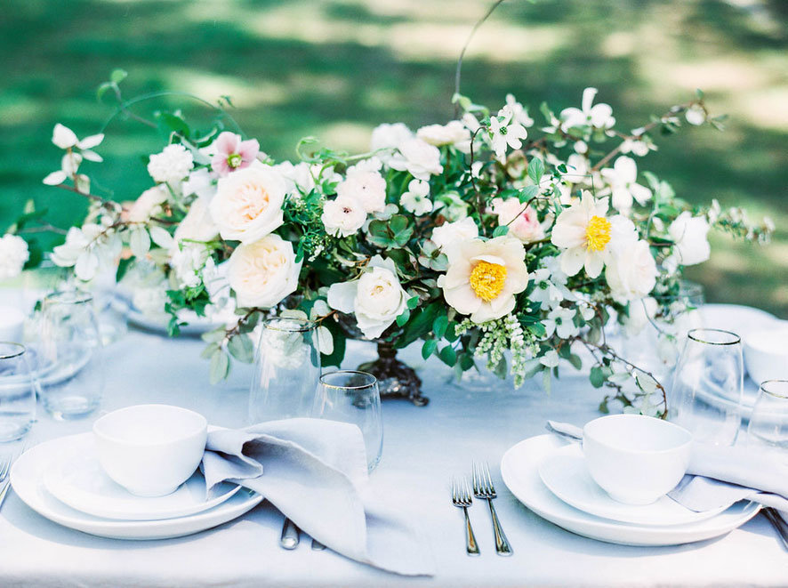 sallypinera_table-flowers