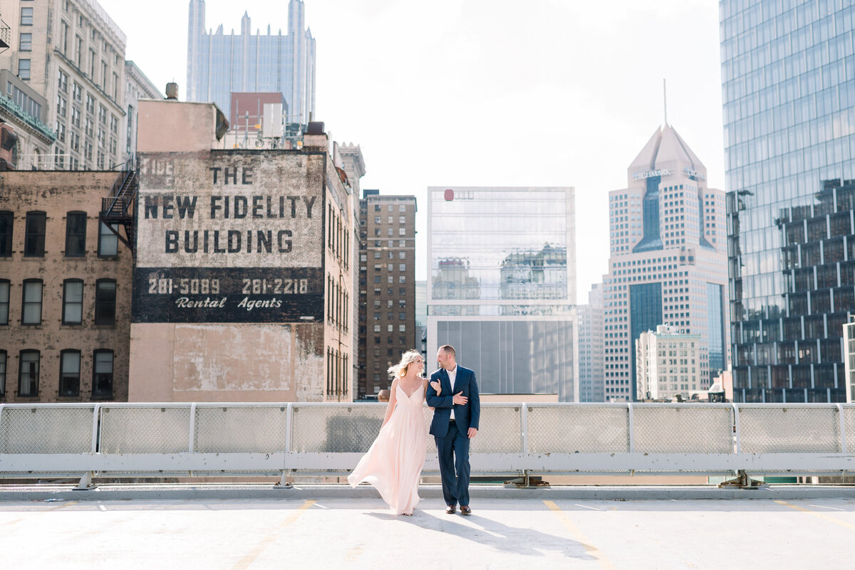 downtown-pittsburgh-rooftop-engagement-session-ashley-reed-photography15