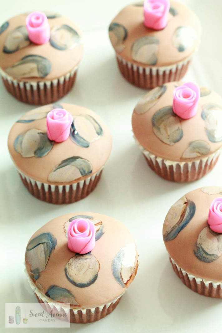 leopard print cupcakes