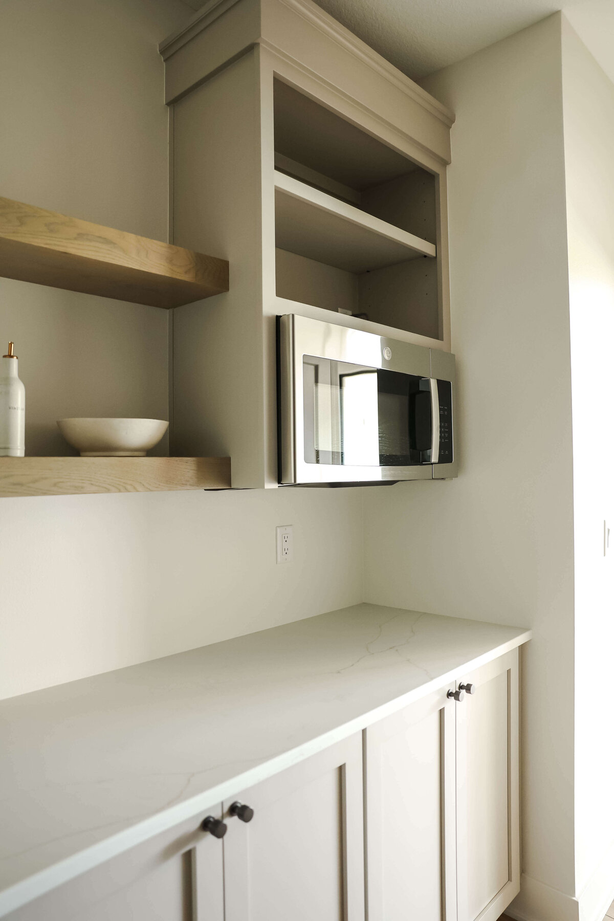5306-Pantry-Urbandale-Central-Iowa-Custom-Home-JRL-Builders-3F1A2640