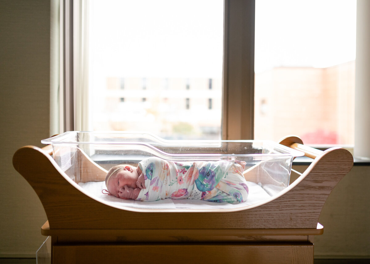newborn-hospital-bassinet-window