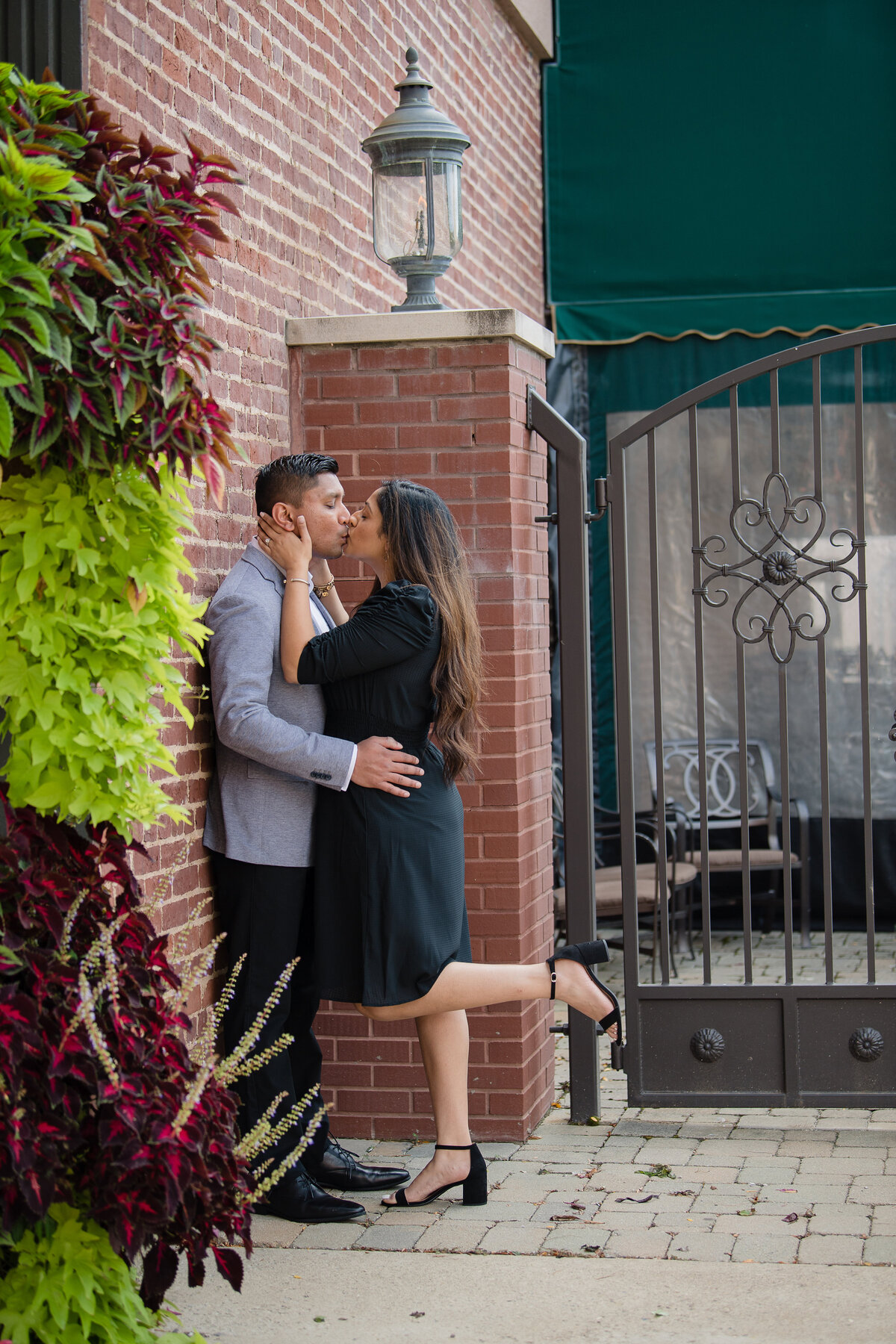 Parkersburg-Couples-Engagement-Photographer-00047