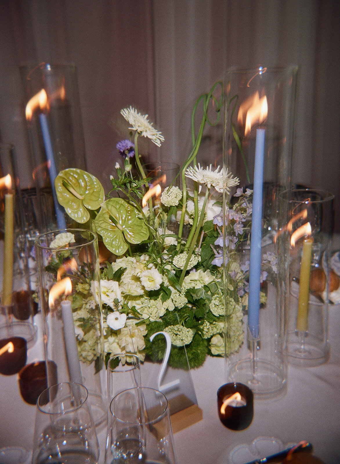evening-weddings-table-florals-design-colorado-calluna-events