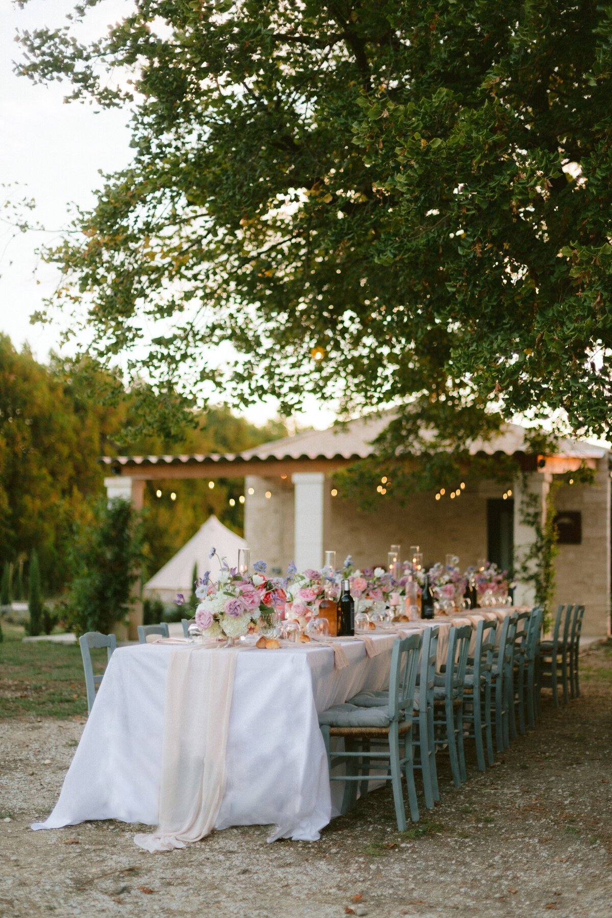 31_Ana + Matt _ Claire Macintyre-268 Kopie_Discover a refined and elegant wedding in France created by Provence Luxury Floral and Event Designer Grace and Flowers